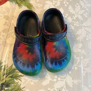 Croc Bistro Graphic clog women’s size 6 men size 4 in black multi